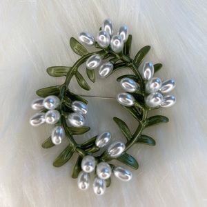 Blessing Wreath Freshwater Pearl Brooch